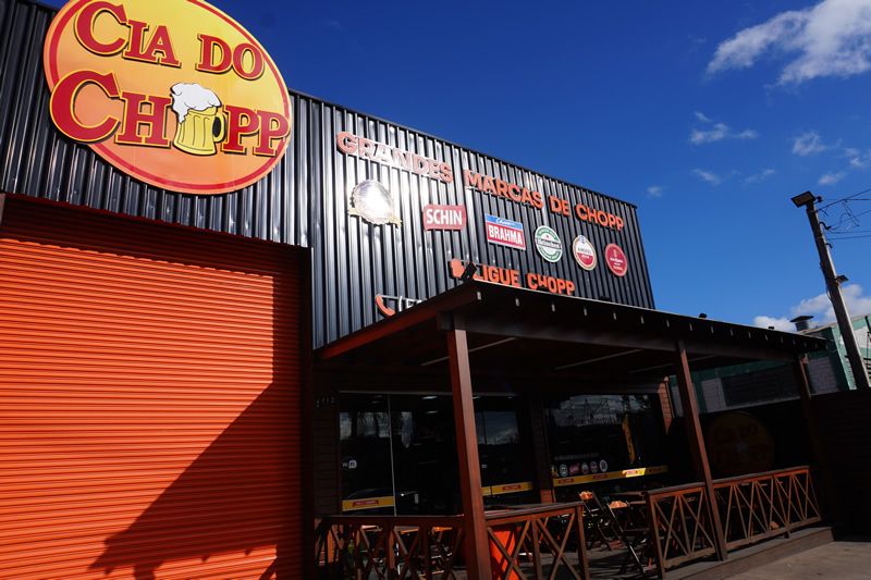 &Aacute;rea externa com mesas