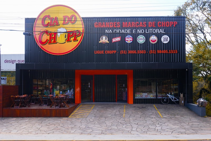 &Aacute;rea externa com mesas